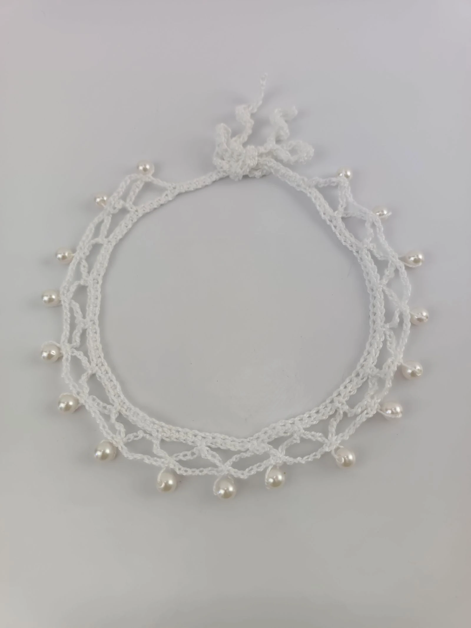 Choker blanco con perlitas